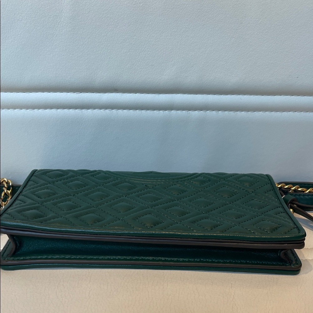 NWT Elegant Green Quilted Chain Crossbody Bag - Picture 4 of 9